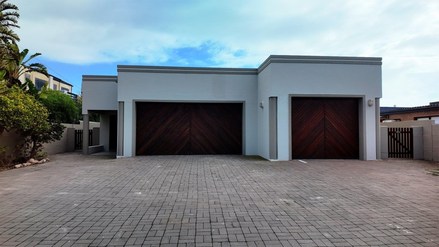 4 Bedroom Property for Sale in Middedorp Western Cape